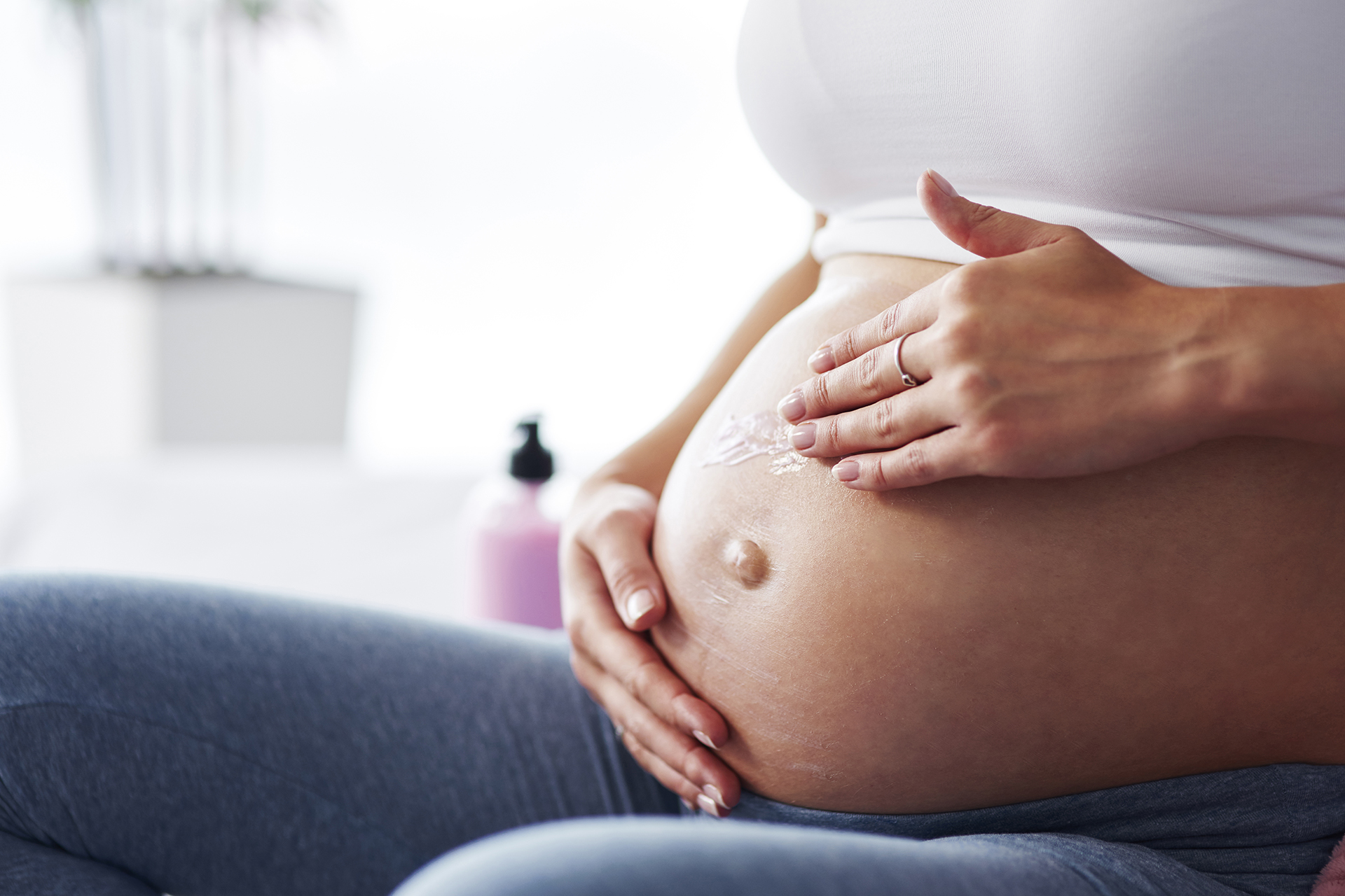 Al momento stai visualizzando Come evitare le smagliature in gravidanza